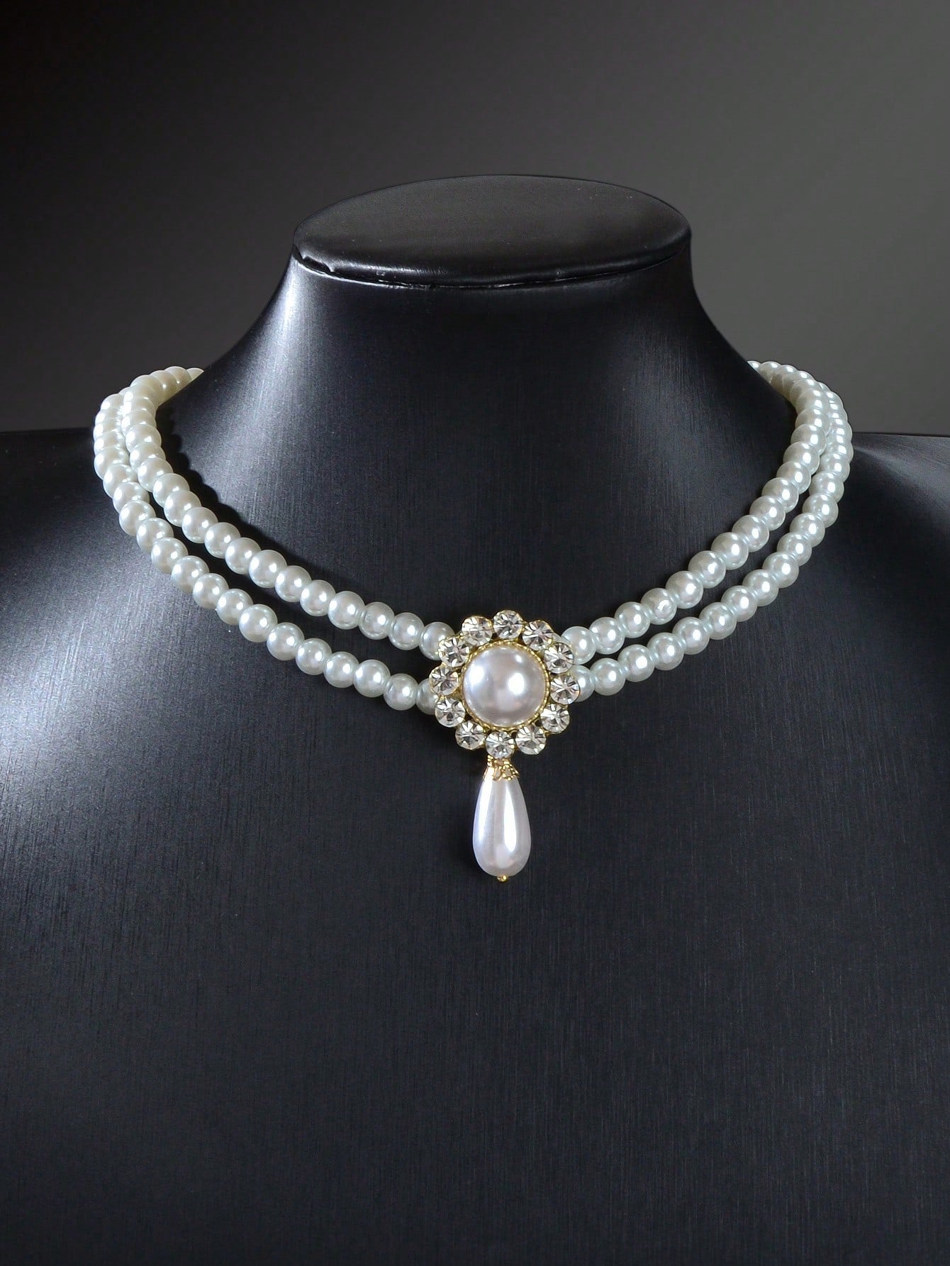 Elegant Double-Layered White Pearl Necklace Classic Jewelry